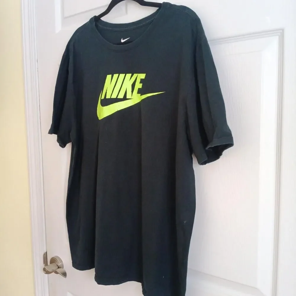 Classic black Nike short sleeve t-shirt XXL